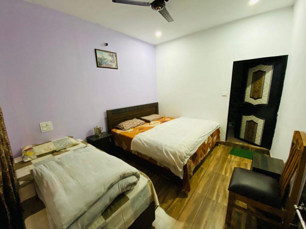 triple bedroom sonprayag kedarnath