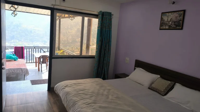 hotel in sonprayag with doublebed